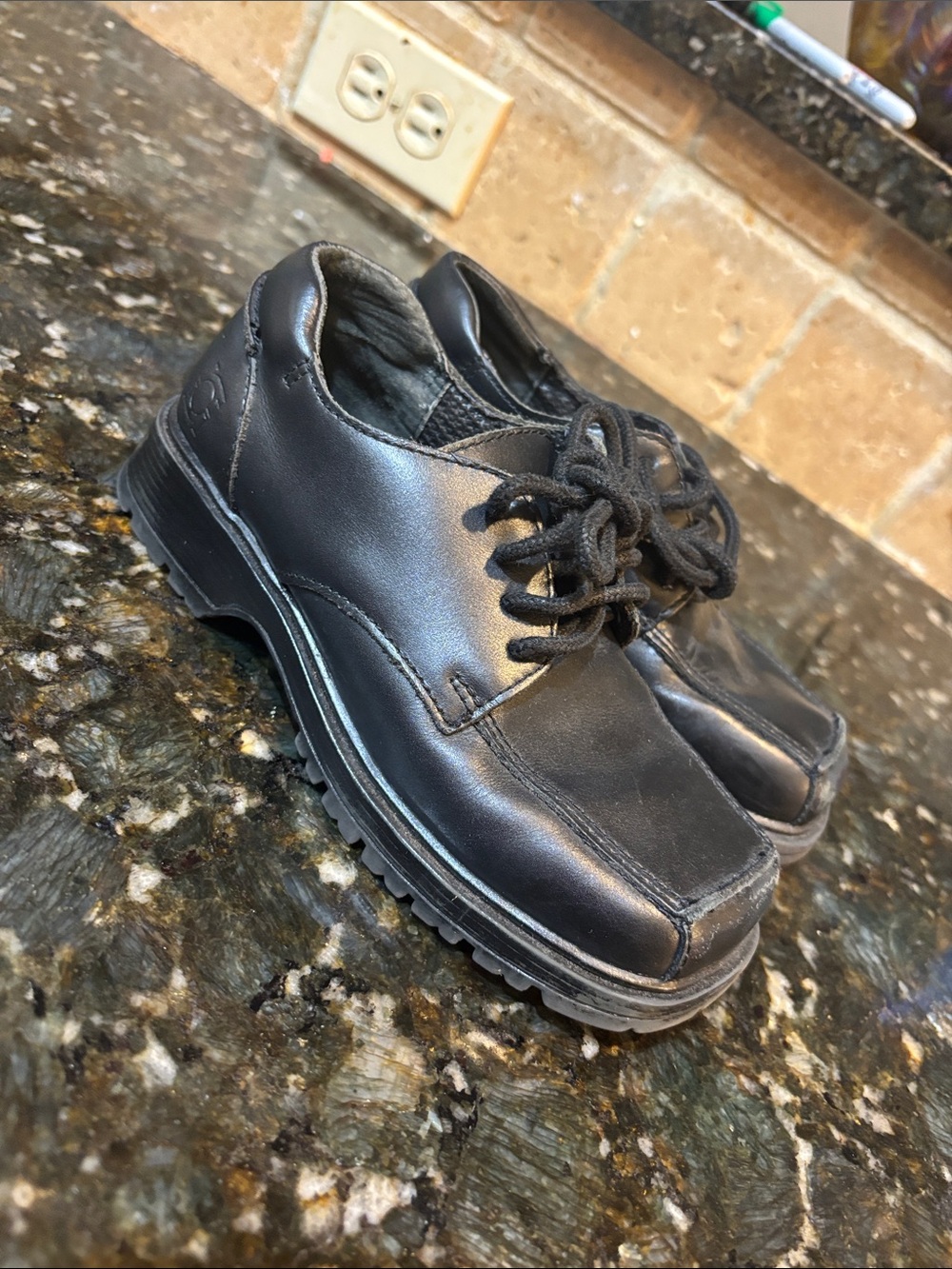 Kenneth Cole reaction leather dress shoes! Kids 12.5